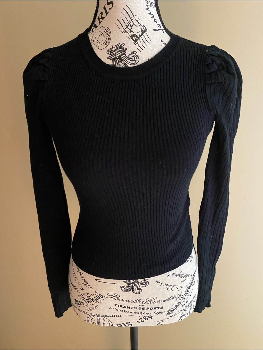Revamped Black Ribbed Long-Sleeve Top with Puff Shoulders